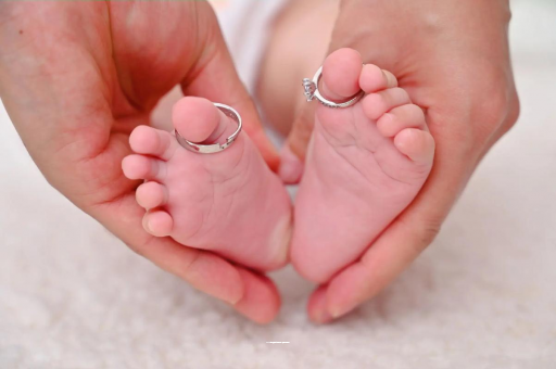 华容怀孕肚子一边高一边低